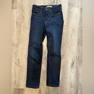 Levi’s Shaping Straight Jean